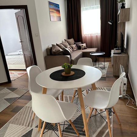 Sky Lux Apartmani Surčin Exterior foto