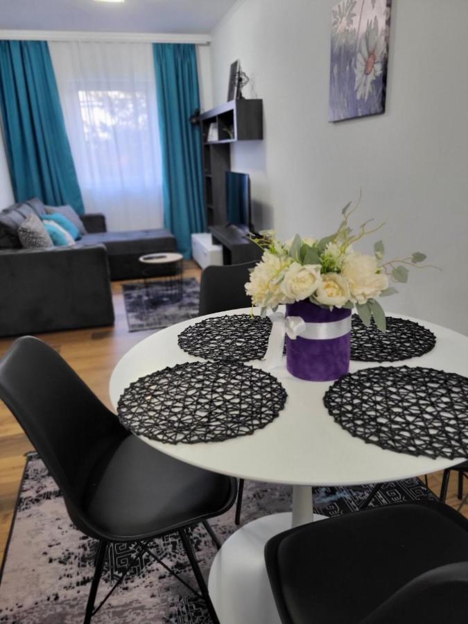 Sky Lux Apartmani Surčin Exterior foto