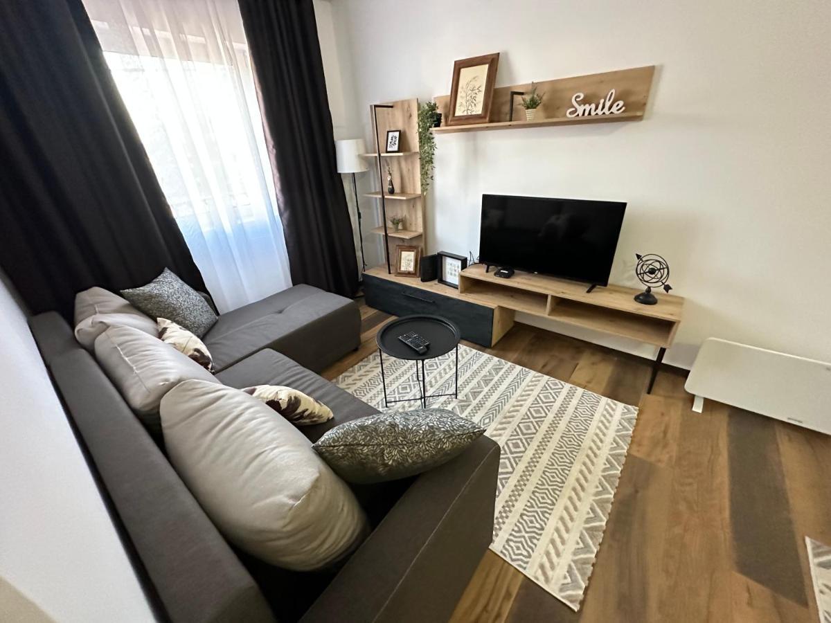Sky Lux Apartmani Surčin Exterior foto