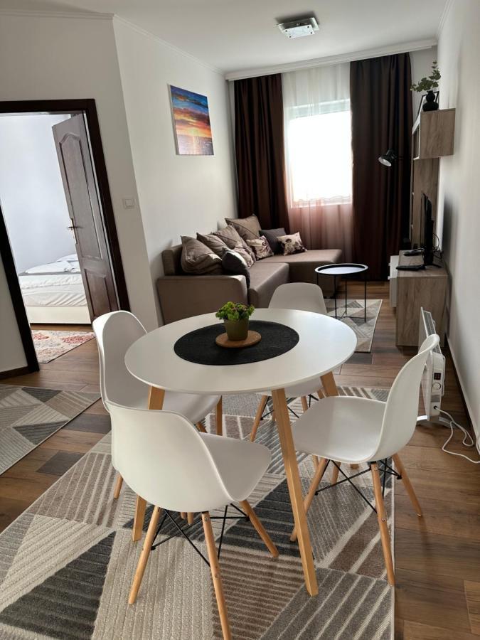 Sky Lux Apartmani Surčin Exterior foto