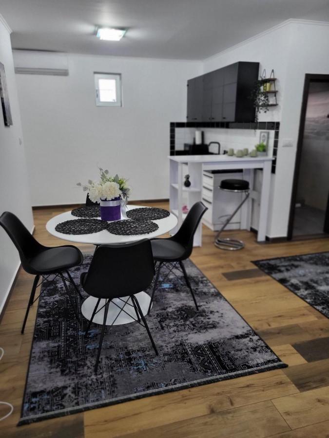 Sky Lux Apartmani Surčin Exterior foto