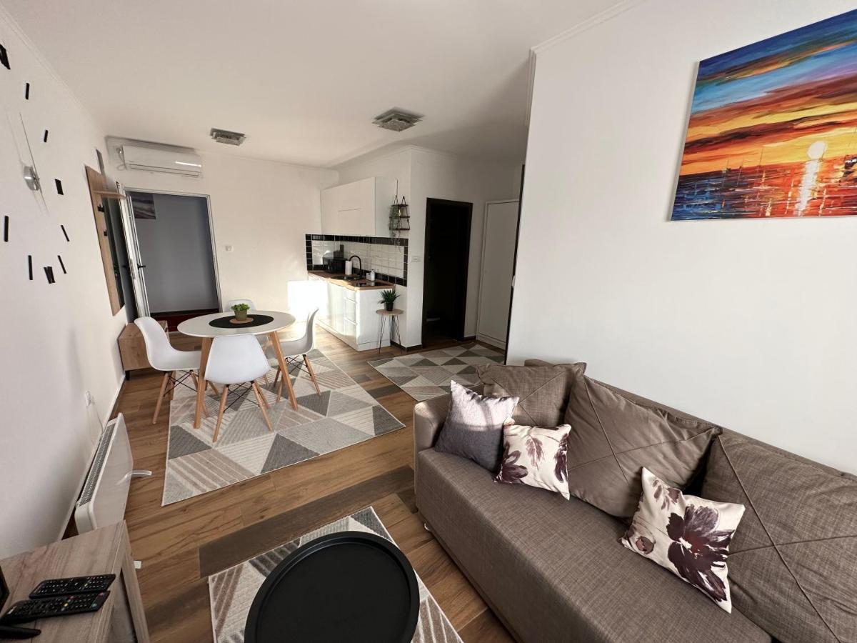 Sky Lux Apartmani Surčin Exterior foto