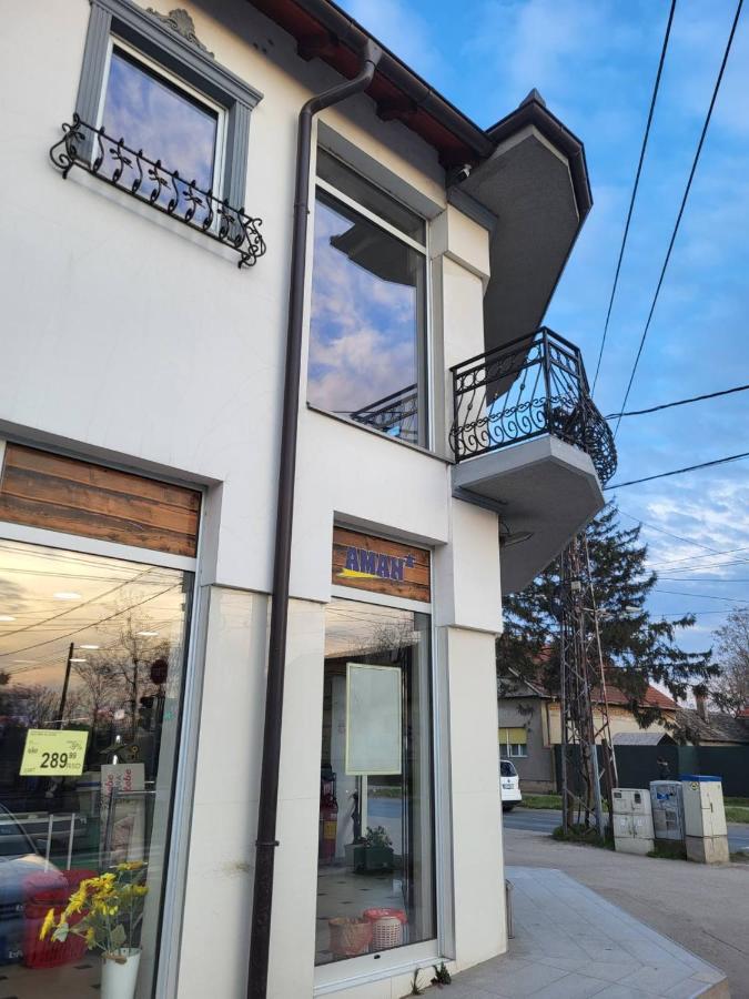 Sky Lux Apartmani Surčin Exterior foto